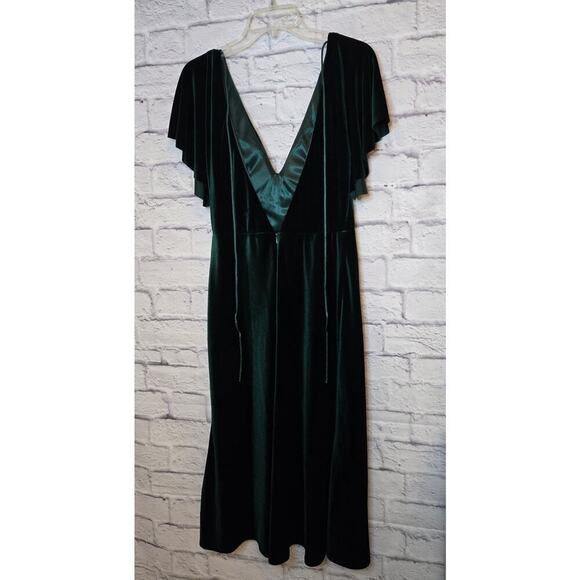 Jenny Yoo Ellis Ruffle-Sleeve Open-Back Green Velvet Wedding Gown 8. - Picture 7 of 9